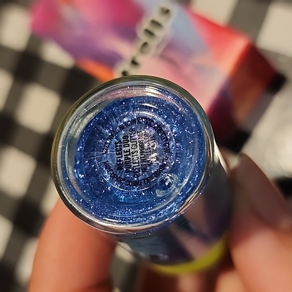 MAC COSMETICS TROLLS GLITTER! - Picture 5 of 5